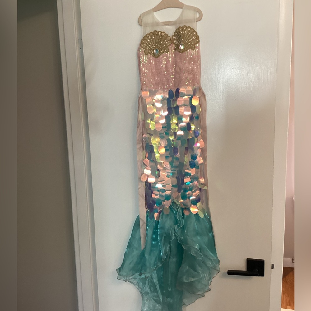 Custom mermaid girls Halloween costume size 6/7 sequin and pearls